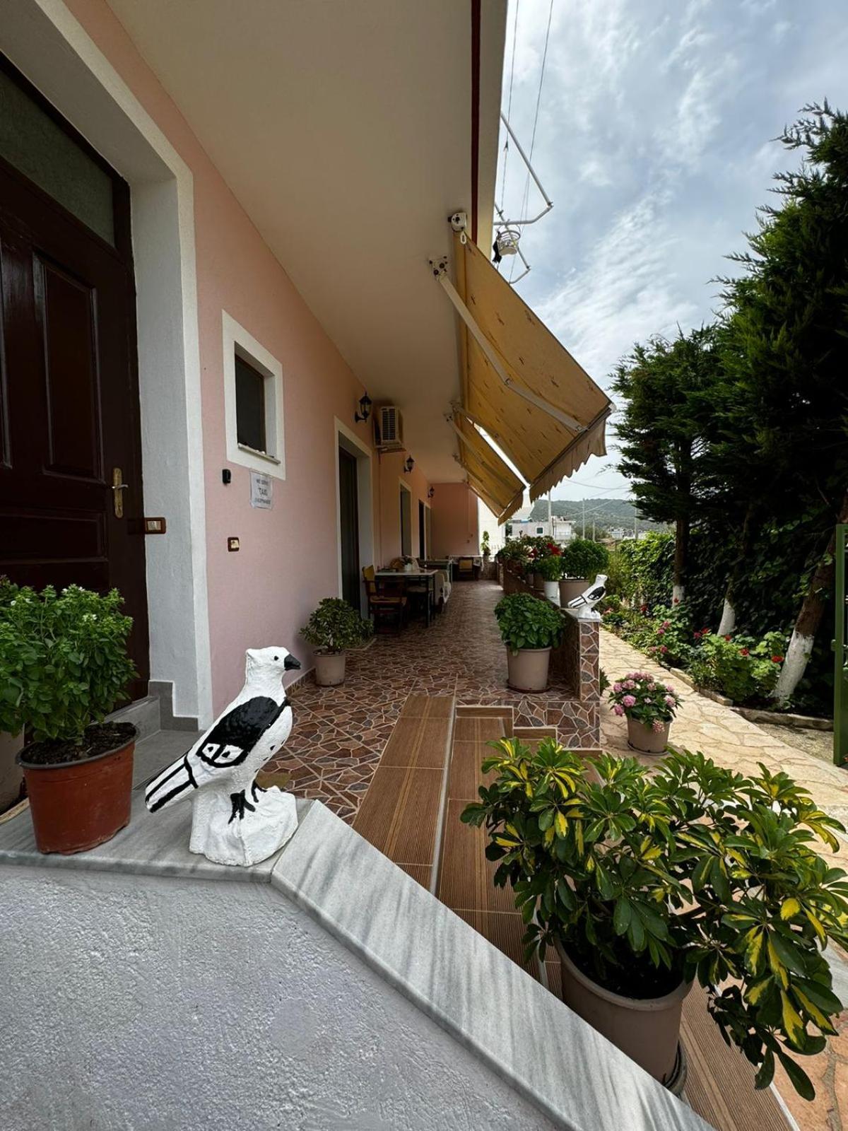 Villa Shpetim Zogaj. Ksamil Esterno foto